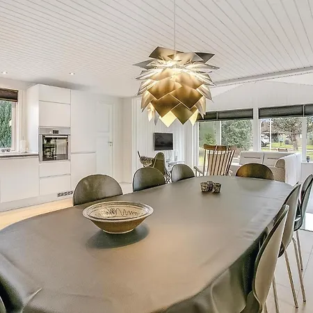 Three Bedroom Holiday In *