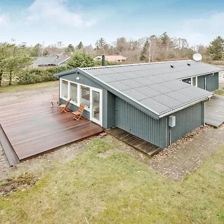 Three Bedroom Holiday In *